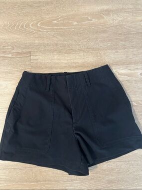 Athleta Skyline Tailored Shorts, Size 8, black